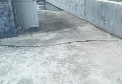 弓长岭楼顶漏水维修公司分享下如何解决卫生间隐蔽部位漏水的问题?