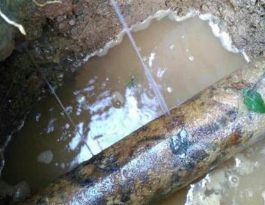 弓长岭楼顶渗水维修公司分享下地暖漏水的原因及检测方法。